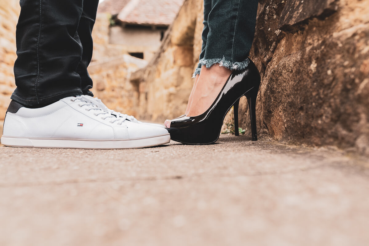 Alice e Steffen durante o ensaio de pre wedding nas ruínas do castelo Hohenrechberg, na cidade de Schwäbisch Gmünd, na Alemanha, pela fotógrafa Fabiana Bomfim