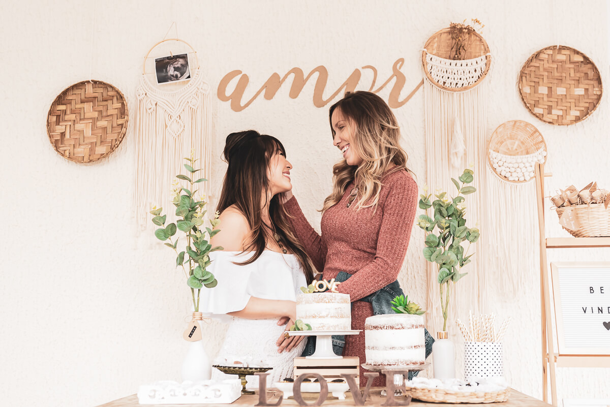 Silvinha e Luis com seus convidados no chá de bebençãos do Benício, na Barra da Tijuca, pela fotógrafa Fabiana Bomfim.
