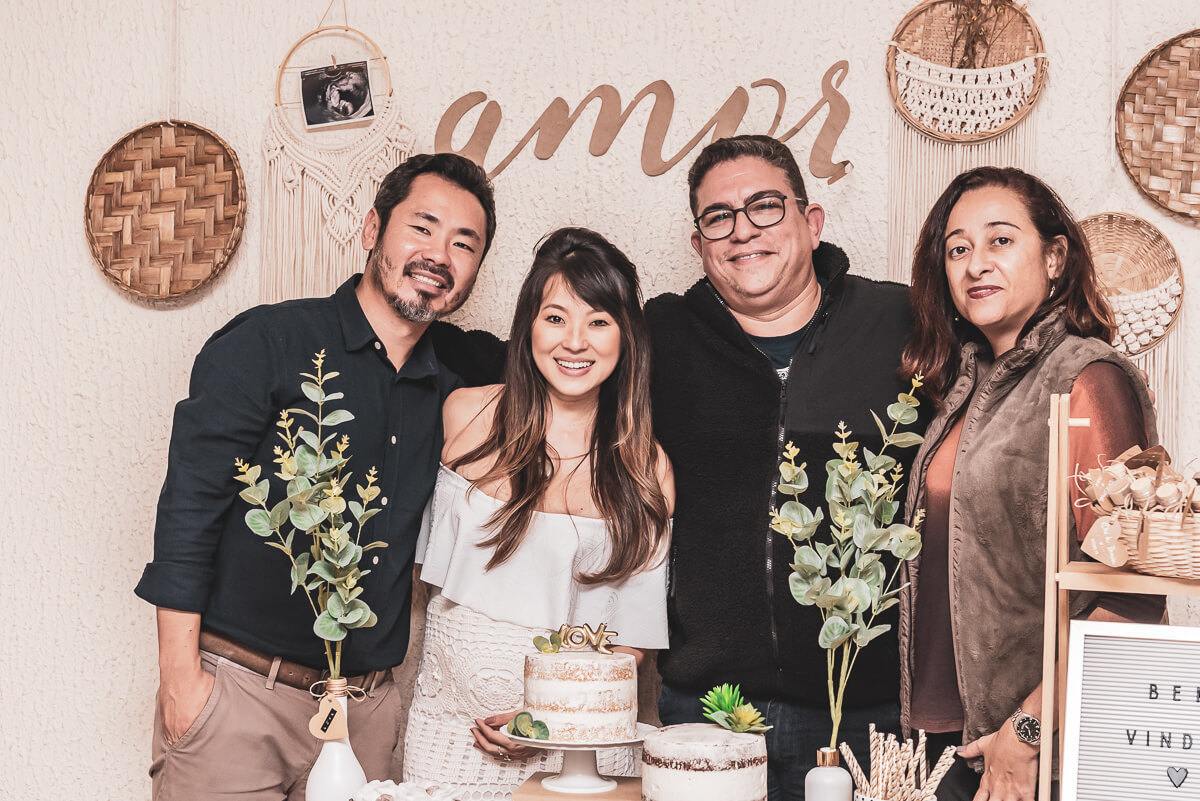 Silvinha e Luis com seus convidados no chá de bebençãos do Benício, na Barra da Tijuca, pela fotógrafa Fabiana Bomfim.