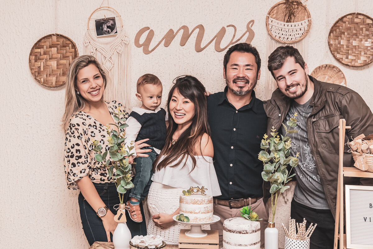 Silvinha e Luis com seus convidados no chá de bebençãos do Benício, na Barra da Tijuca, pela fotógrafa Fabiana Bomfim.