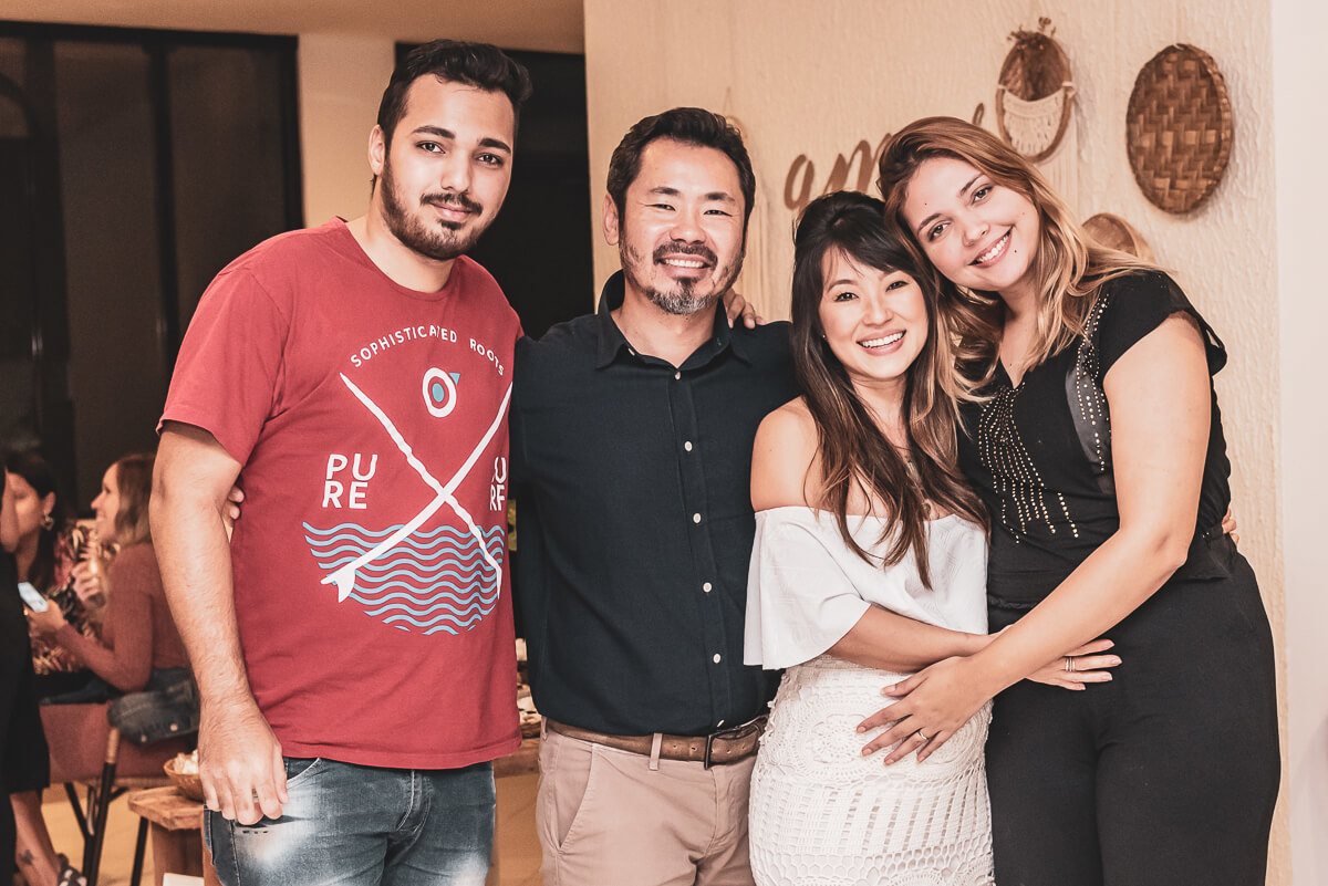 Silvinha e Luis com seus convidados no chá de bebençãos do Benício, na Barra da Tijuca, pela fotógrafa Fabiana Bomfim.