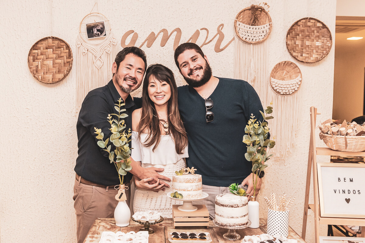 Silvinha e Luis com seus convidados no chá de bebençãos do Benício, na Barra da Tijuca, pela fotógrafa Fabiana Bomfim.