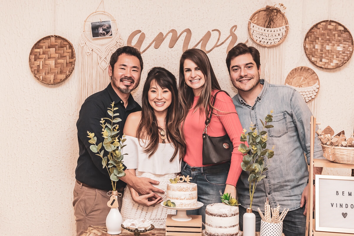 Silvinha e Luis com seus convidados no chá de bebençãos do Benício, na Barra da Tijuca, pela fotógrafa Fabiana Bomfim.