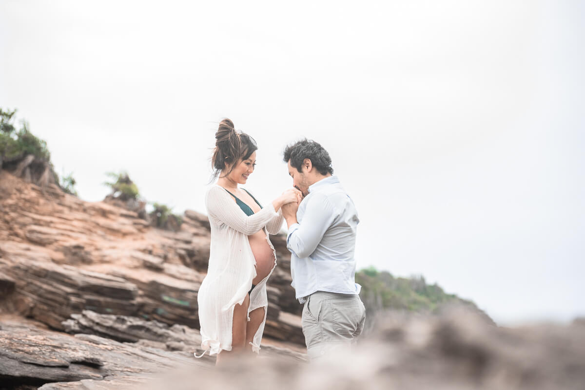 Renovação dos votos de 5 anos de casados pelo casal Silvinha e  na Praia da Ferradurinha, Búzios, pela fotógrafa Fabiana Bomfim.