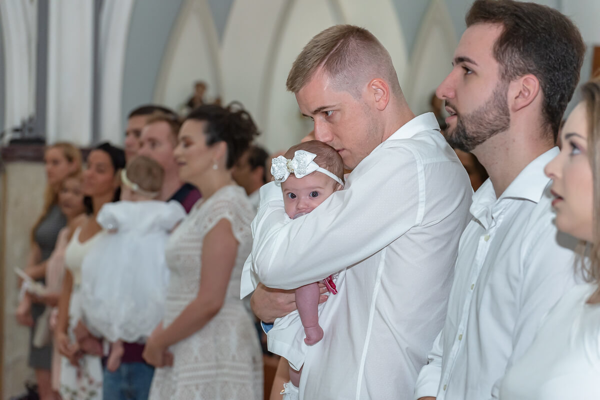 Batizado da Manuela, filha da Deisi e Adilson Warken, na Paróquia Nossa Senhora da Consolação e Correia, em Belo Horizonte, pela fotógrafa Fabiana Bomfim.