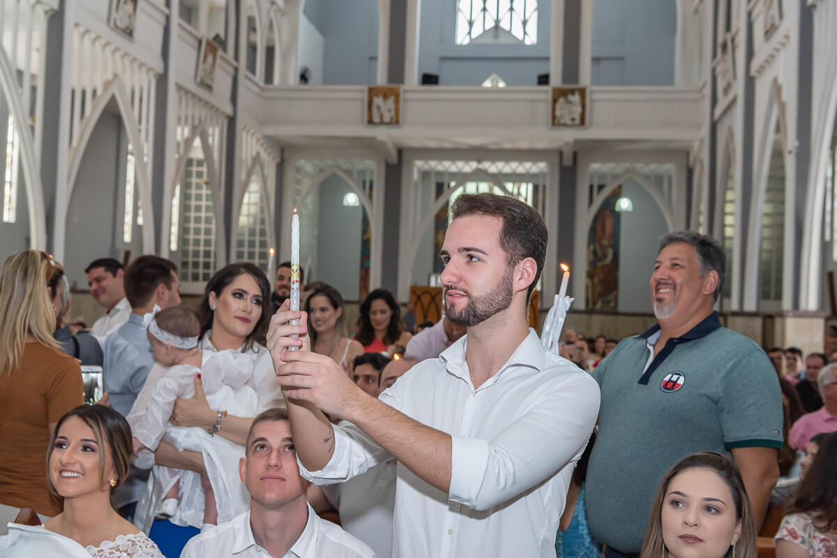 Batizado da Manuela, filha da Deisi e Adilson Warken, na Paróquia Nossa Senhora da Consolação e Correia, em Belo Horizonte, pela fotógrafa Fabiana Bomfim.