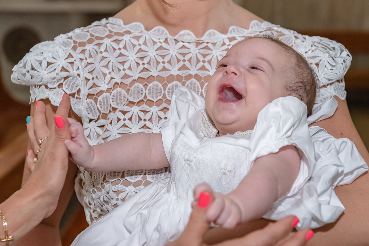 Batizado da Manuela, filha da Deisi e Adilson Warken, na Paróquia Nossa Senhora da Consolação e Correia, em Belo Horizonte, pela fotógrafa Fabiana Bomfim.