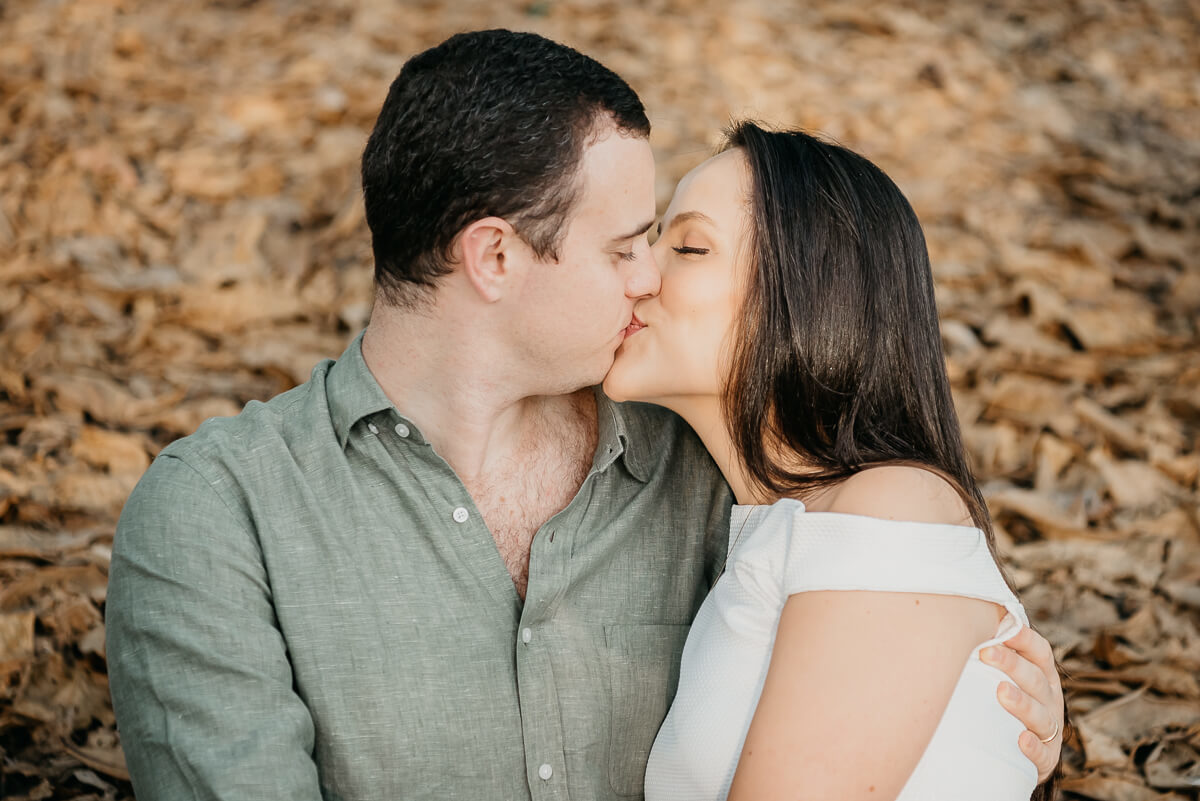 Ensaio do casal Caroline e Diogo, na Barra da Tijuca, pela fotógrafa Fabiana Bomfim.