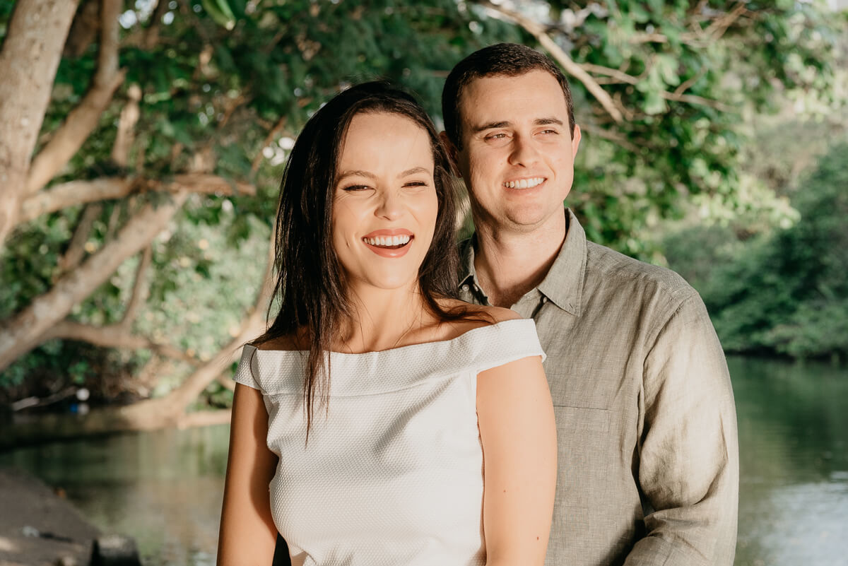 Ensaio do casal Caroline e Diogo, na Barra da Tijuca, pela fotógrafa Fabiana Bomfim.