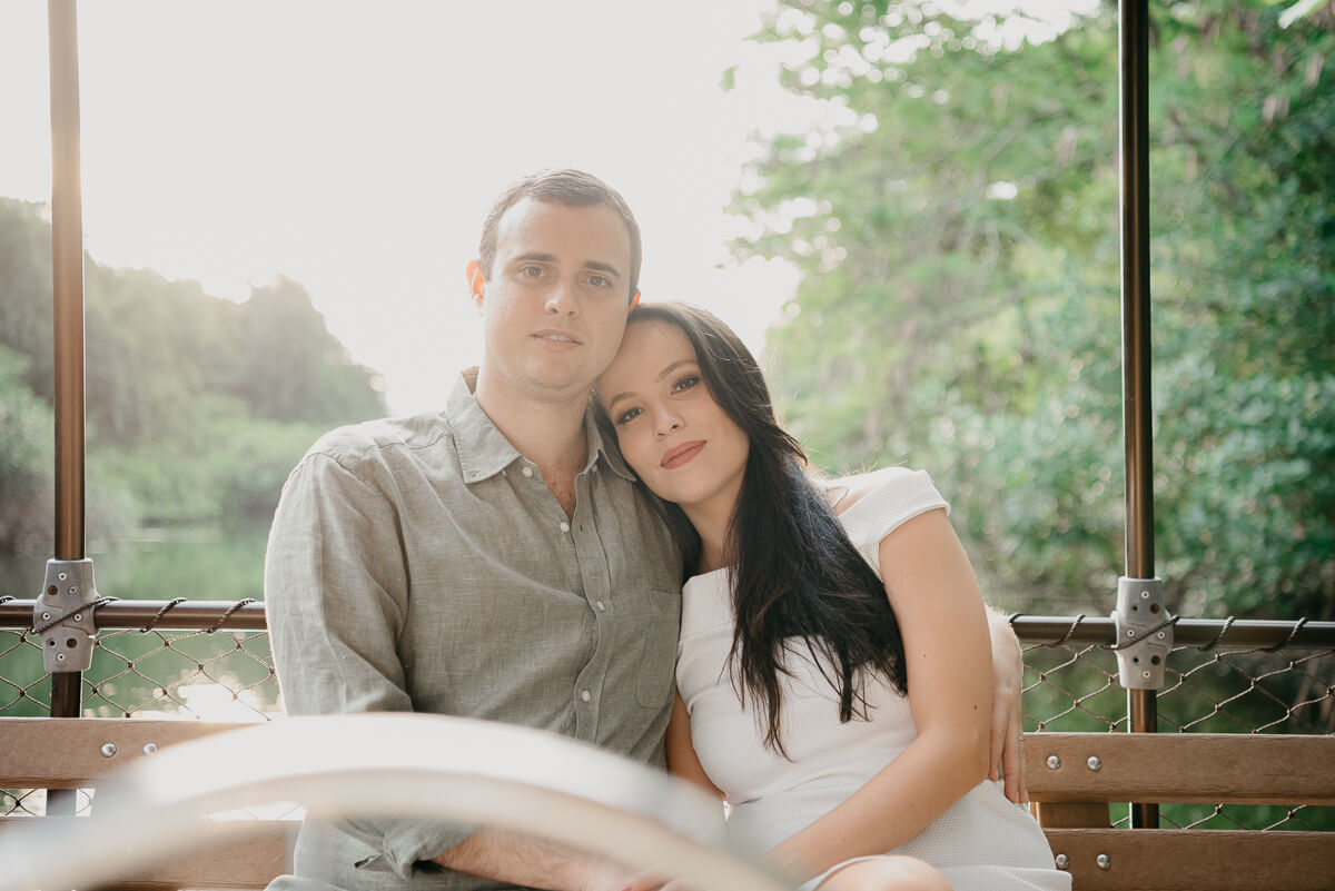 Ensaio do casal Caroline e Diogo, na Barra da Tijuca, pela fotógrafa Fabiana Bomfim.