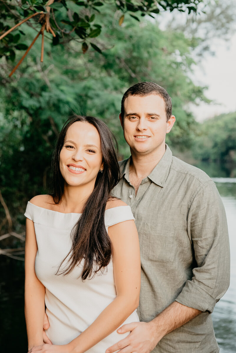 Ensaio do casal Caroline e Diogo, na Barra da Tijuca, pela fotógrafa Fabiana Bomfim.