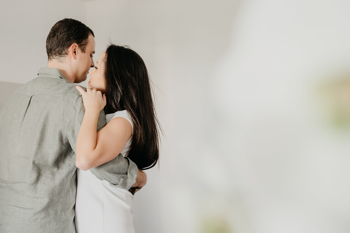 Ensaio do casal Caroline e Diogo, na Barra da Tijuca, pela fotógrafa Fabiana Bomfim.
