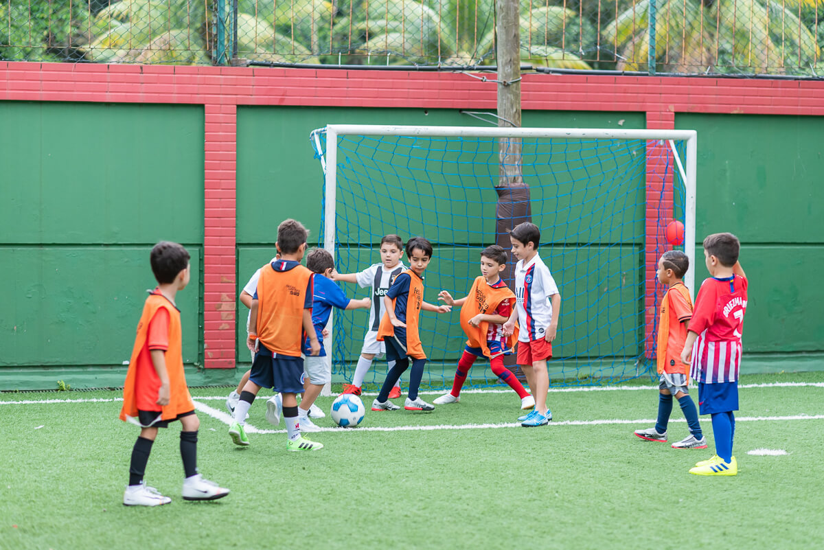 Davi em campo, seguindo os passos do pai, Rafael Marques, na comemoração dos seus 7 anos, realizado na Festa e Aventuras, Barra da Tijuca, pela fotógrafa Fabiana Bomfim.