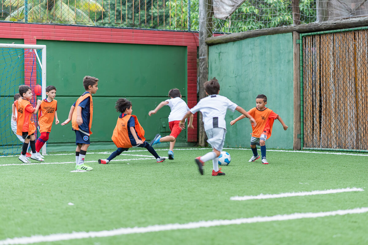 Davi em campo, seguindo os passos do pai, Rafael Marques, na comemoração dos seus 7 anos, realizado na Festa e Aventuras, Barra da Tijuca, pela fotógrafa Fabiana Bomfim.