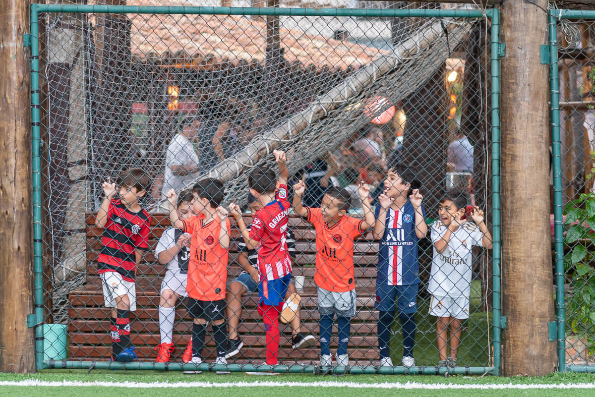 Davi em campo, seguindo os passos do pai, Rafael Marques, na comemoração dos seus 7 anos, realizado na Festa e Aventuras, Barra da Tijuca, pela fotógrafa Fabiana Bomfim.