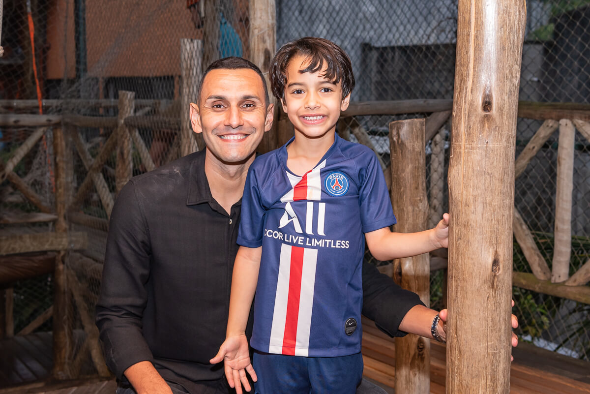 Rafael Marques e Karla Duarte comemoraram os 7 anos do Davi, com o tema Champions League, realizado na Festa e Aventuras, Barra da Tijuca, pela fotógrafa Fabiana Bomfim.