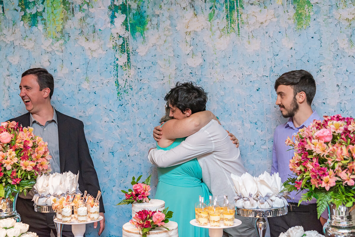 Momento auge de entrega de anel do Marcelo para Ana Lúcia, durante a comemoração dos seus 25 anos de casados, pela fotógrafa Fabiana Bomfim.