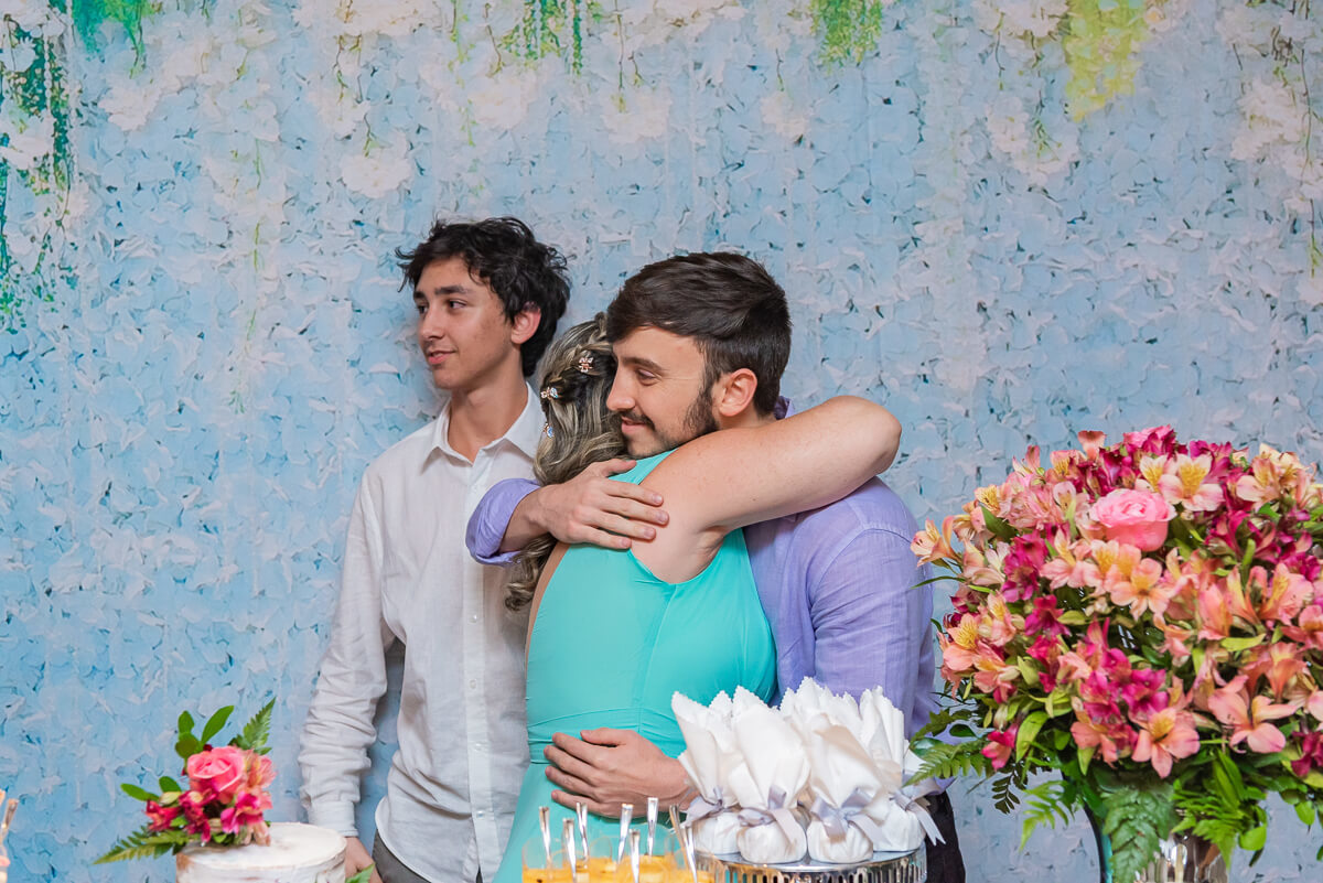 Momento auge de entrega de anel do Marcelo para Ana Lúcia, durante a comemoração dos seus 25 anos de casados, pela fotógrafa Fabiana Bomfim.