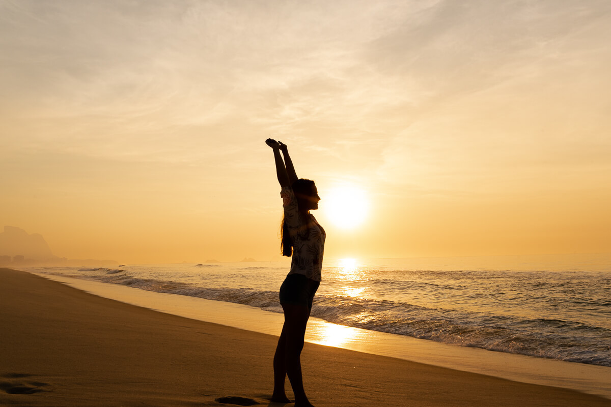 Ensaio de 15 anos da Ana Flávia, realizado na Praia da Reserva, Rio de Janeiro, pela fotógrafa Fabiana Bomfim.