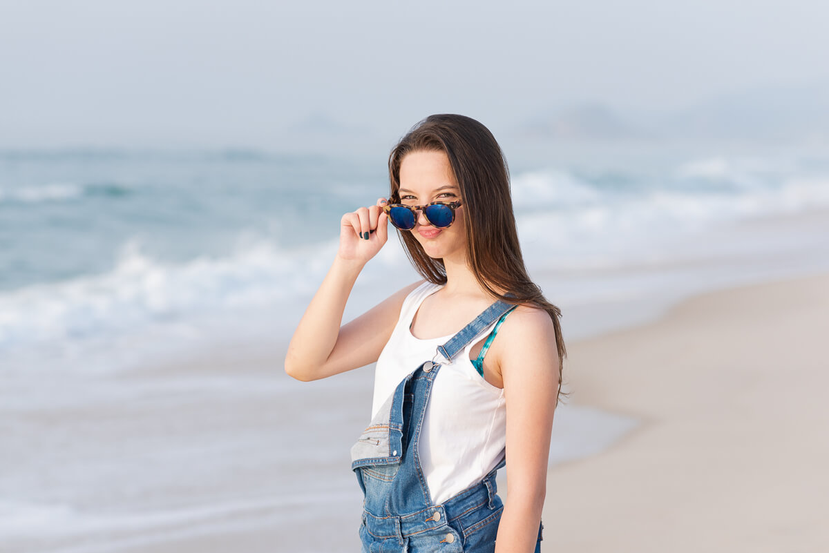 Look à cara da Aninha para o ensaio de 15 anos na praia da Reserva, feito pela fotógrafa Fabiana Bomfim.