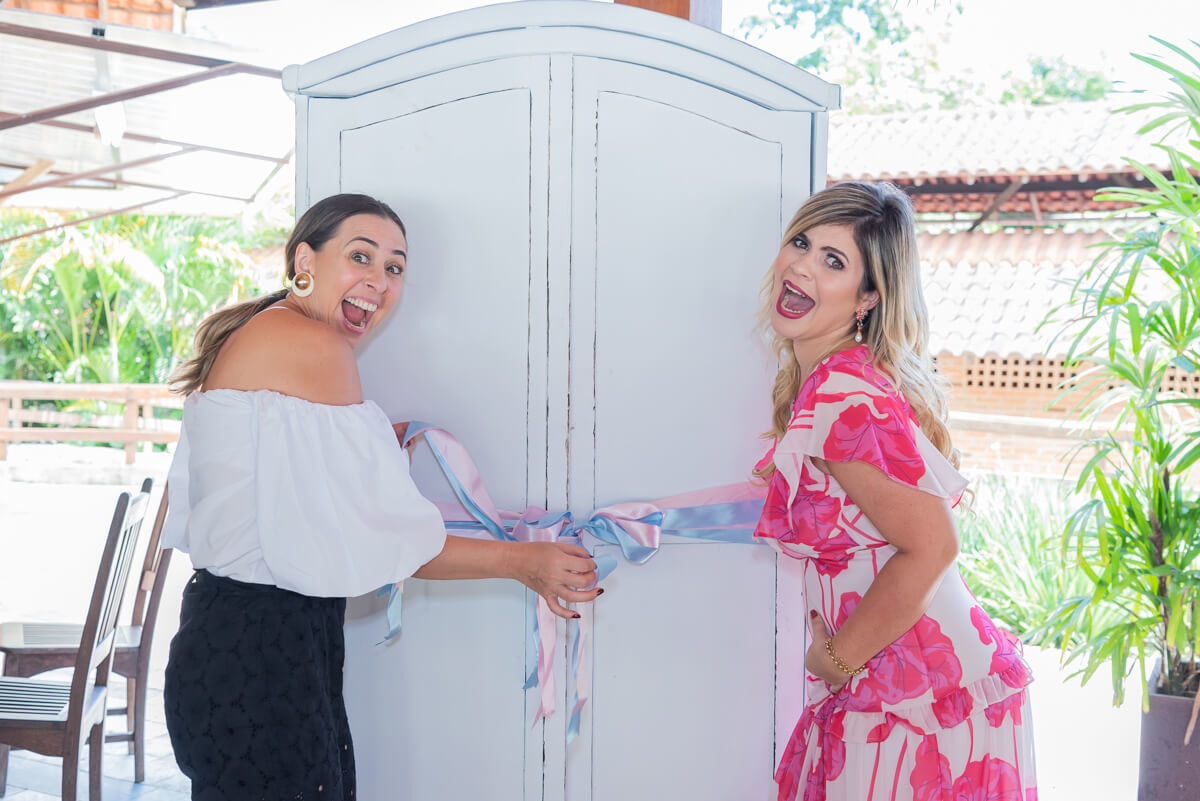 Expectativa e muita ansiedade para o chá revelação da Karla Duarte e Rafael Marques, juntamente com o filho Davi, pela fotógrafa Fabiana Bomfim