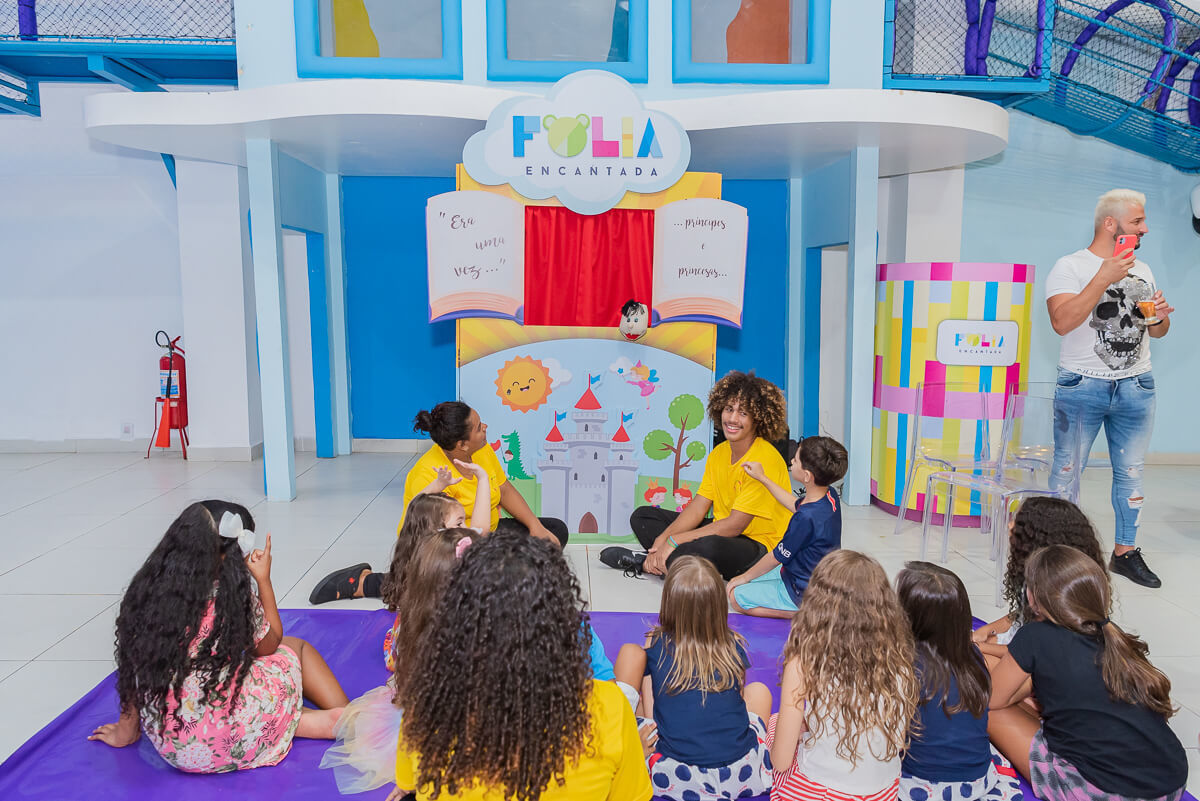 A equipe Pé de Vento animando a criançada durante o aniversário de 1 aninho do Gabriel.