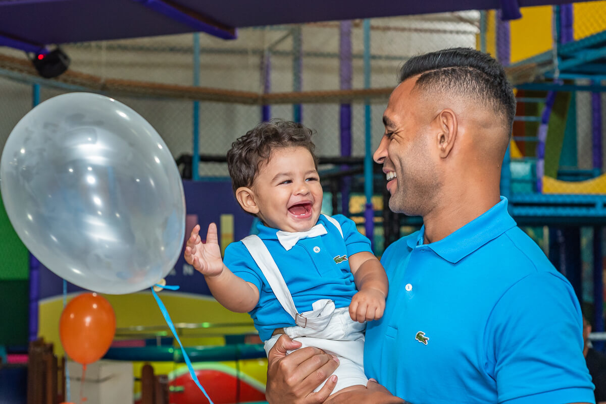 Alegria de pai e filho na comemoração de 1 aninho do Gabriel, filho do Werley Silva.