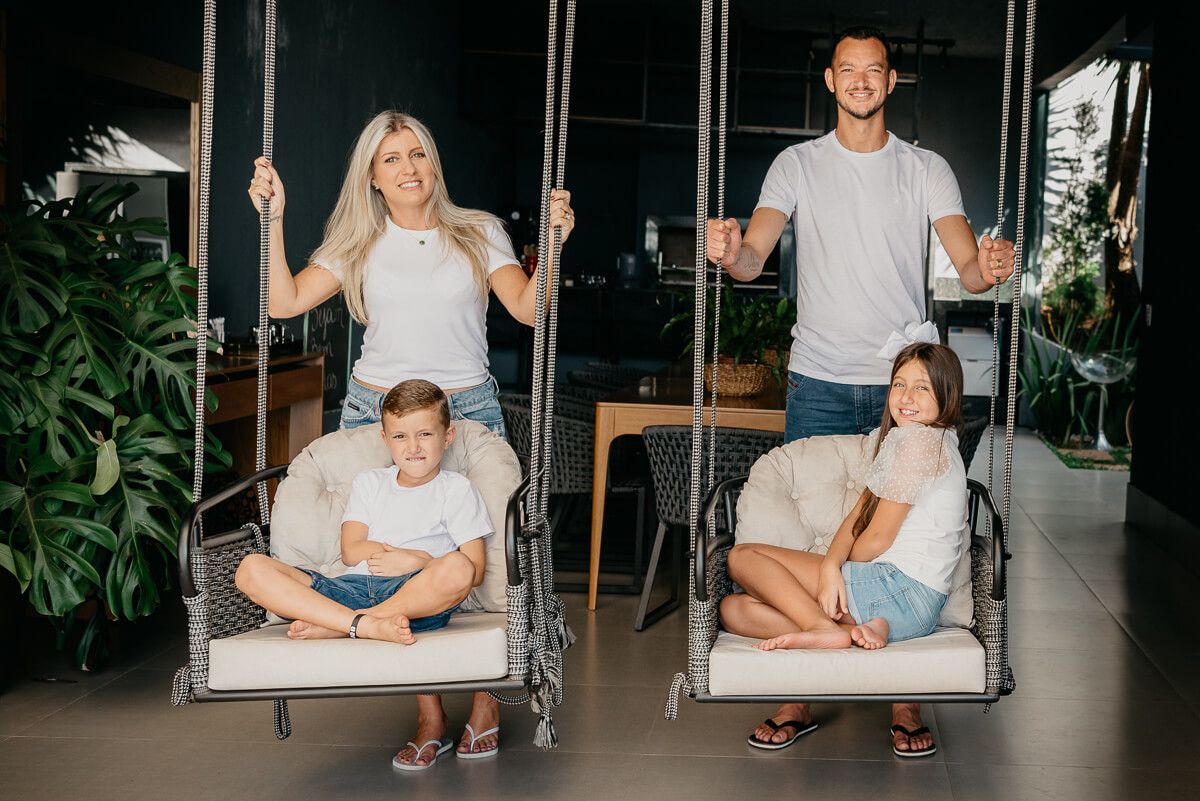 Ensaio da família Giovana, Réver, Alicia e Réver Jr., feito em Belo Horizonte, pela fotógrafa Fabiana Bomfim.