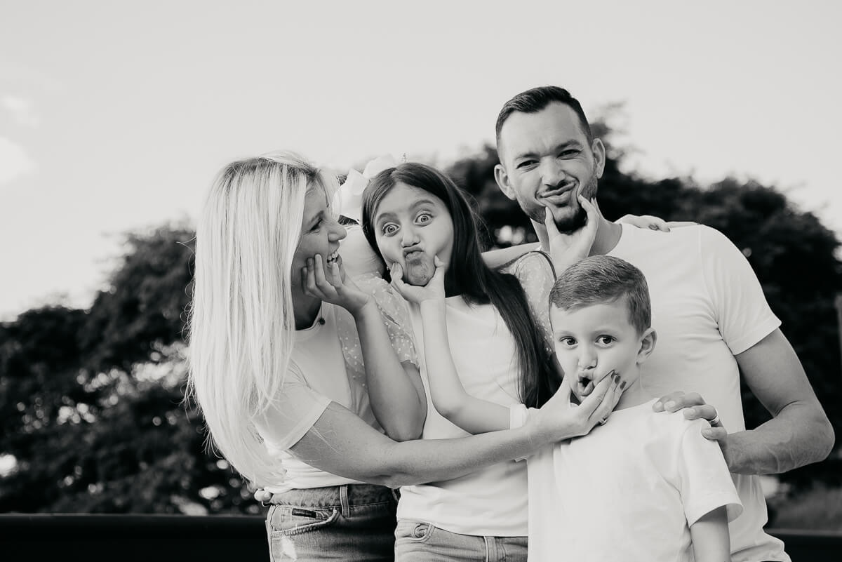 Ensaio da família Giovana, Réver, Alicia e Réver Jr., feito em Belo Horizonte, pela fotógrafa Fabiana Bomfim.