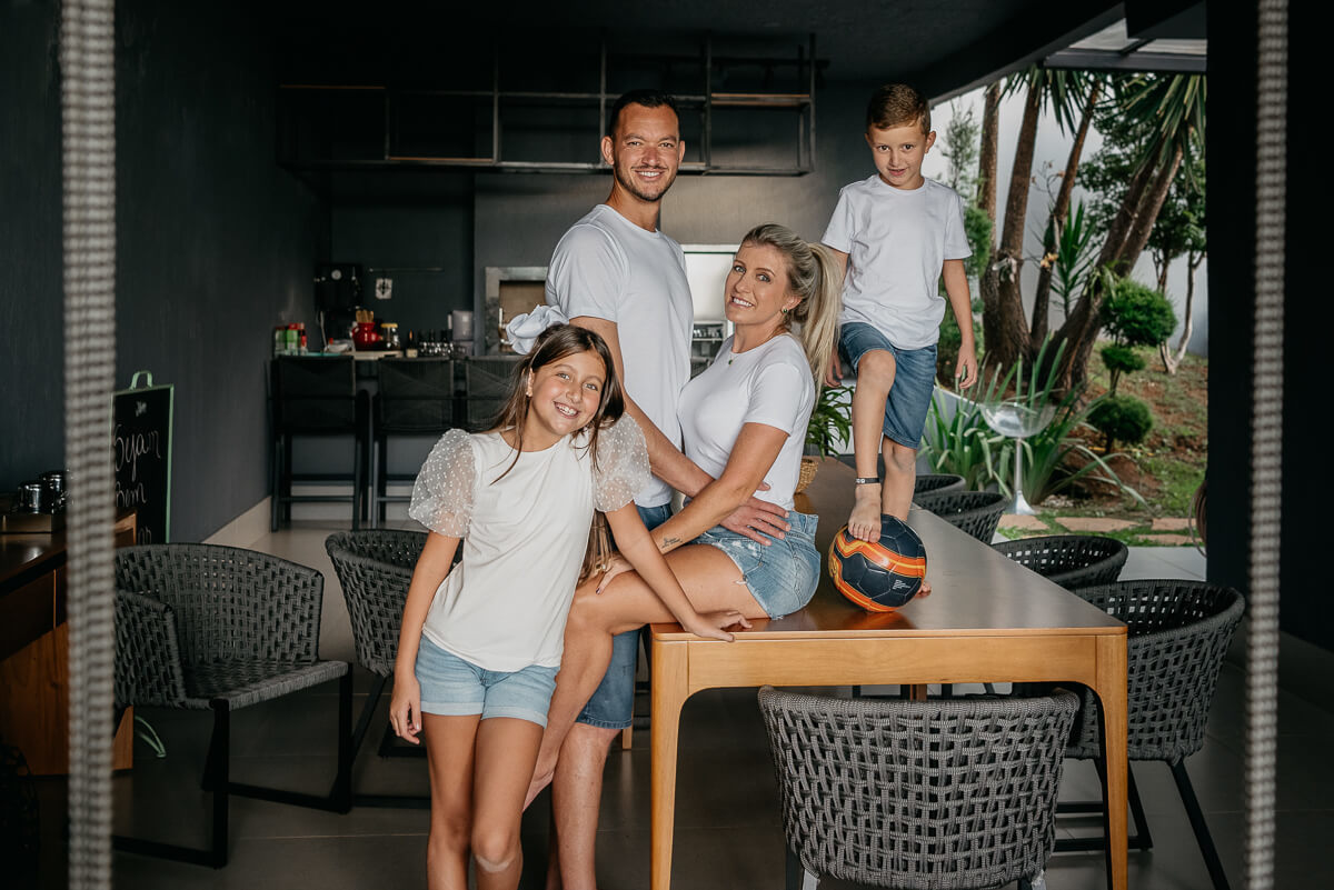 Ensaio da família Giovana, Réver, Alicia e Réver Jr., feito em Belo Horizonte, pela fotógrafa Fabiana Bomfim.