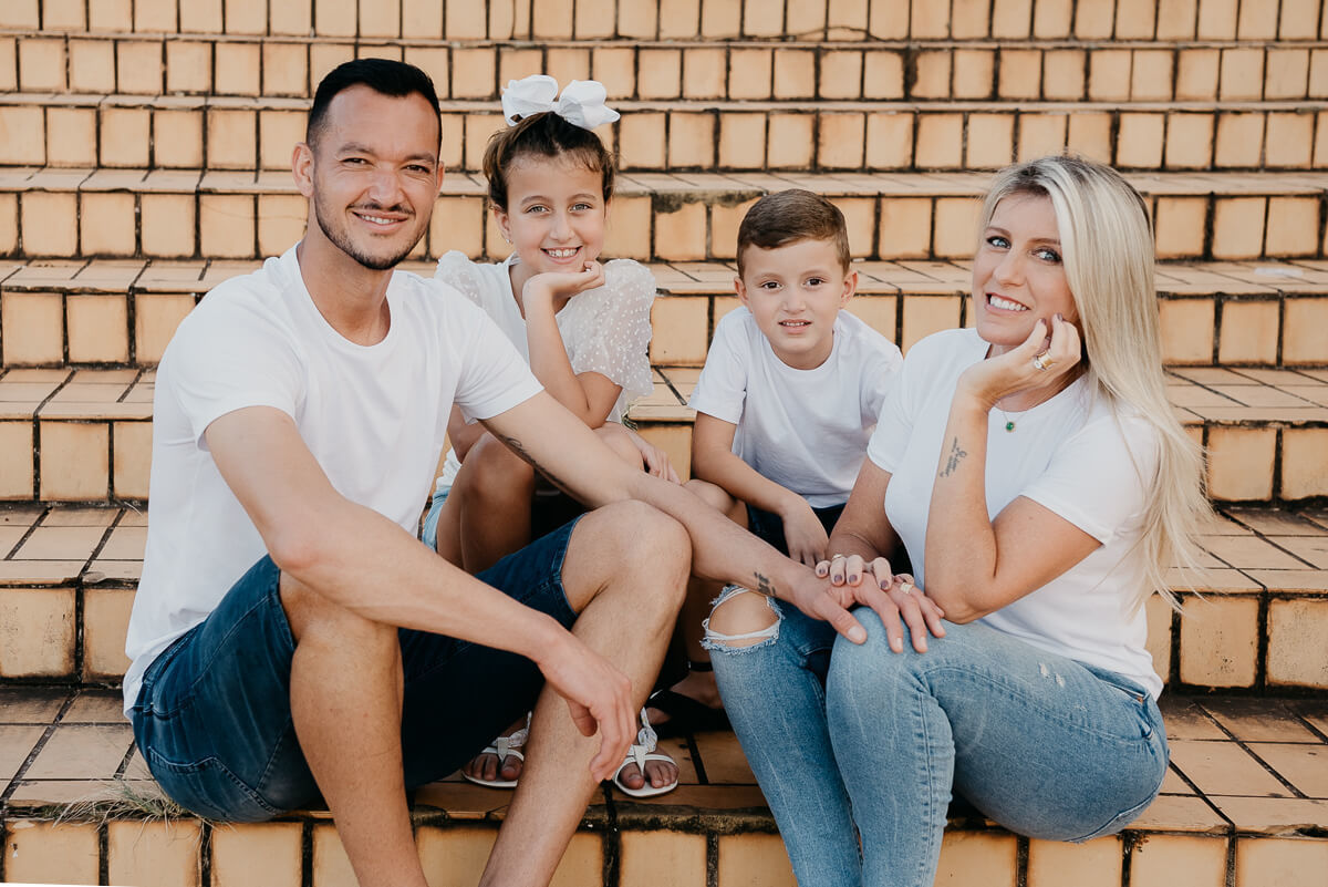 Ensaio da família Giovana, Réver, Alicia e Réver Jr., feito em Belo Horizonte, pela fotógrafa Fabiana Bomfim.
