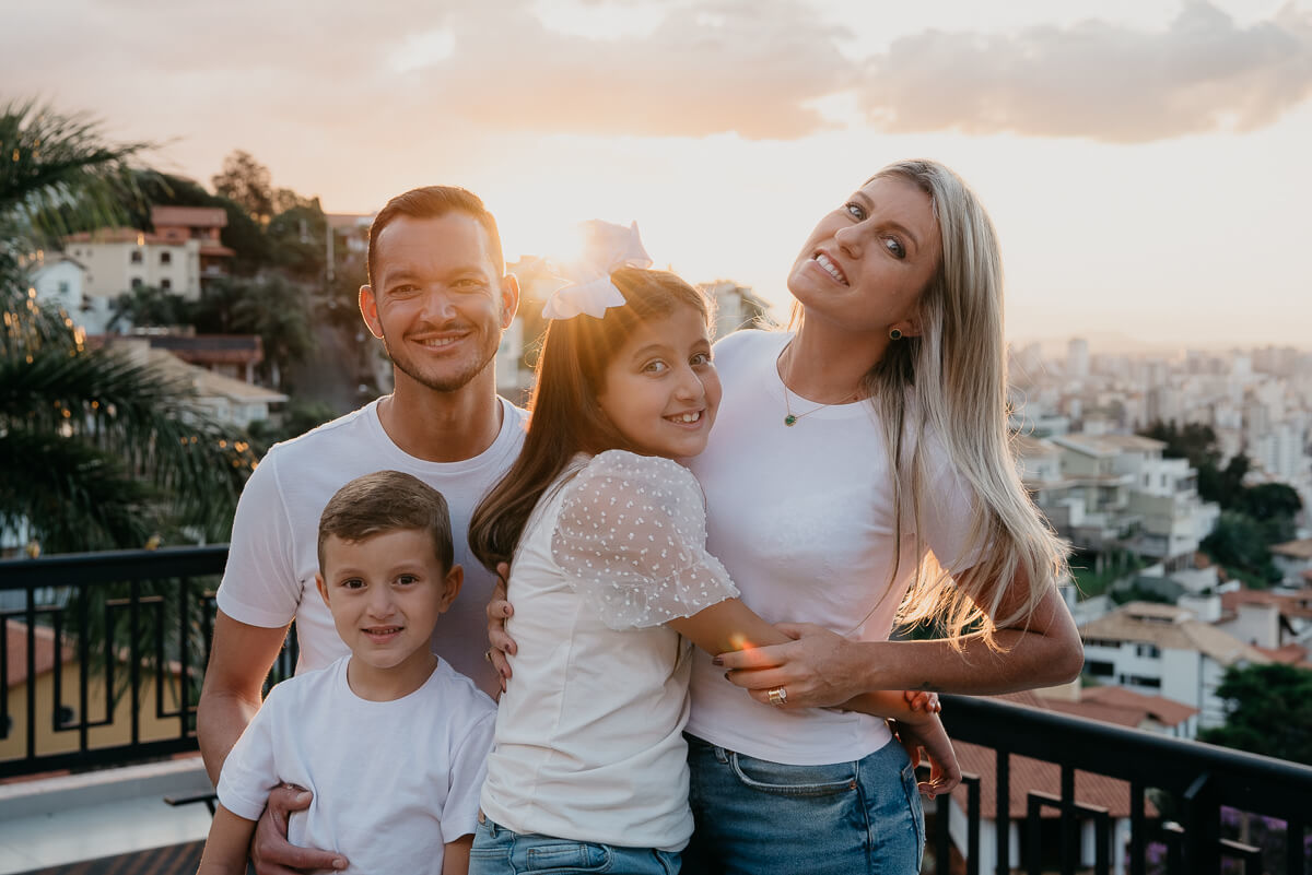 Ensaio da família Giovana, Réver, Alicia e Réver Jr., feito em Belo Horizonte, pela fotógrafa Fabiana Bomfim.