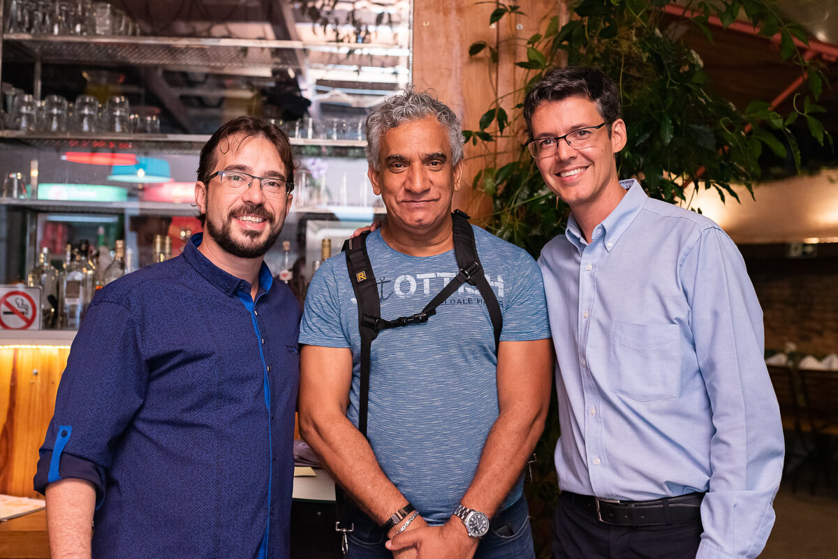 80 anos surpresa para o Fernandão, pela fotógrafa Fabiana Bomfim. Presença do fotógrafo Amauri de Souza.