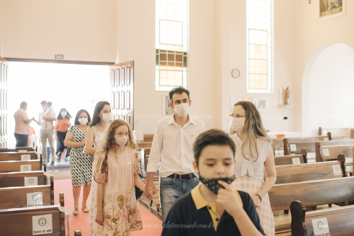 Batizado, chocolate caramelo fotografias, fotos de criança, fotos de bebe, newborn, fotografo Araras, fotografo de criança limeira, batizado em Limeira, Batizado em Piracicaba, melhor fotografo de Araras, melhor fotografo de sao paulo, padre