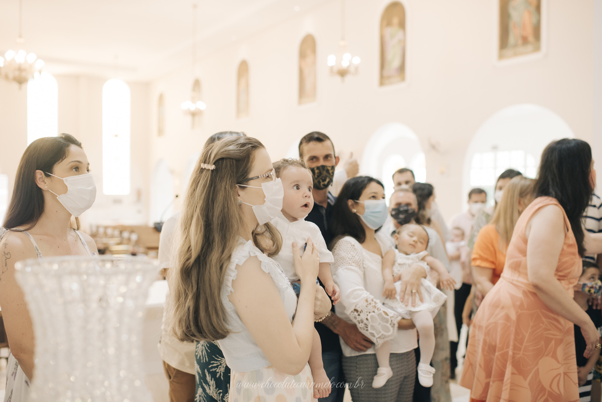 Batizado, chocolate caramelo fotografias, fotos de criança, fotos de bebe, newborn, fotografo Araras, fotografo de criança limeira, batizado em Limeira, Batizado em Piracicaba, melhor fotografo de Araras, melhor fotografo de sao paulo, padre