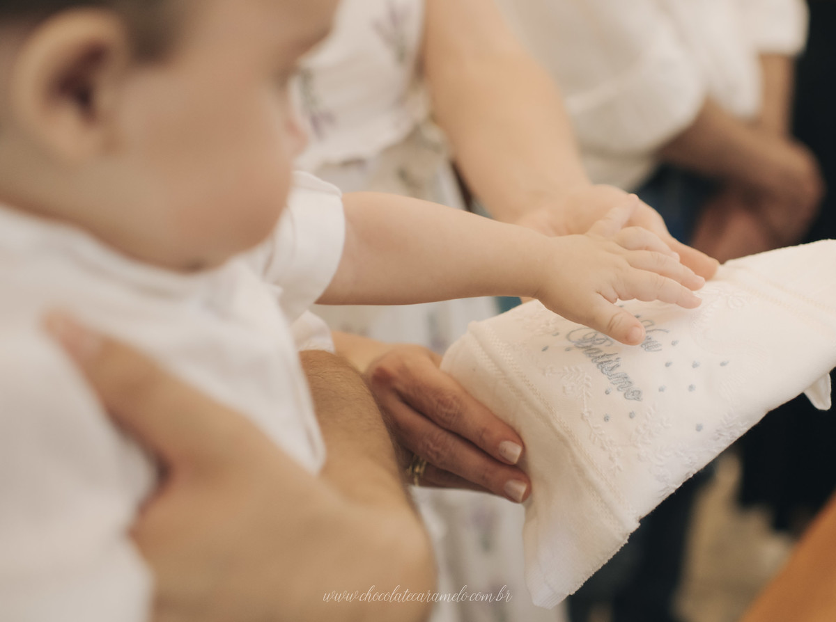 Batizado, chocolate caramelo fotografias, fotos de criança, fotos de bebe, newborn, fotografo Araras, fotografo de criança limeira, batizado em Limeira, Batizado em Piracicaba, melhor fotografo de Araras, melhor fotografo de sao paulo, padre