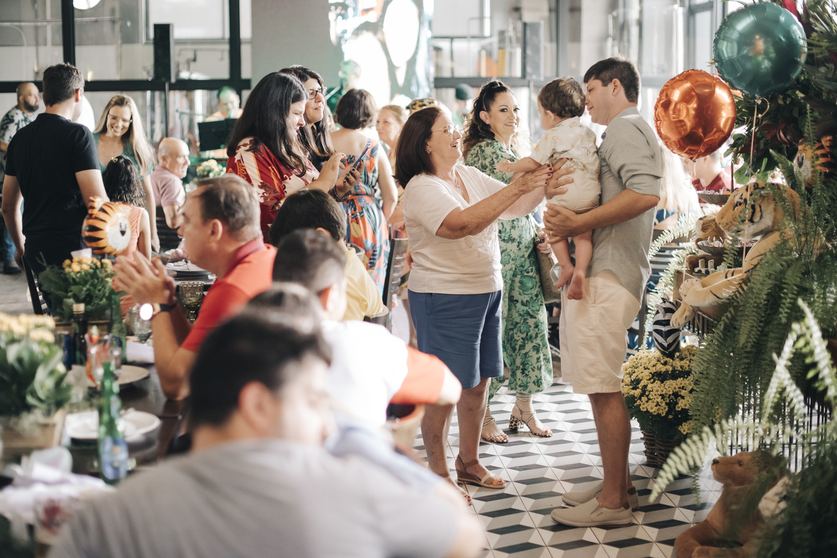 aniversario 1 aninho, aniversario infantil, aniversario infantil araras, aniversario infantil limeira, Angela cerri, meu primeiro aninho, aniversario infantil campinas, aniversario de menino, tema safari, aniversario tema safari, chocolate caramelo fotogr