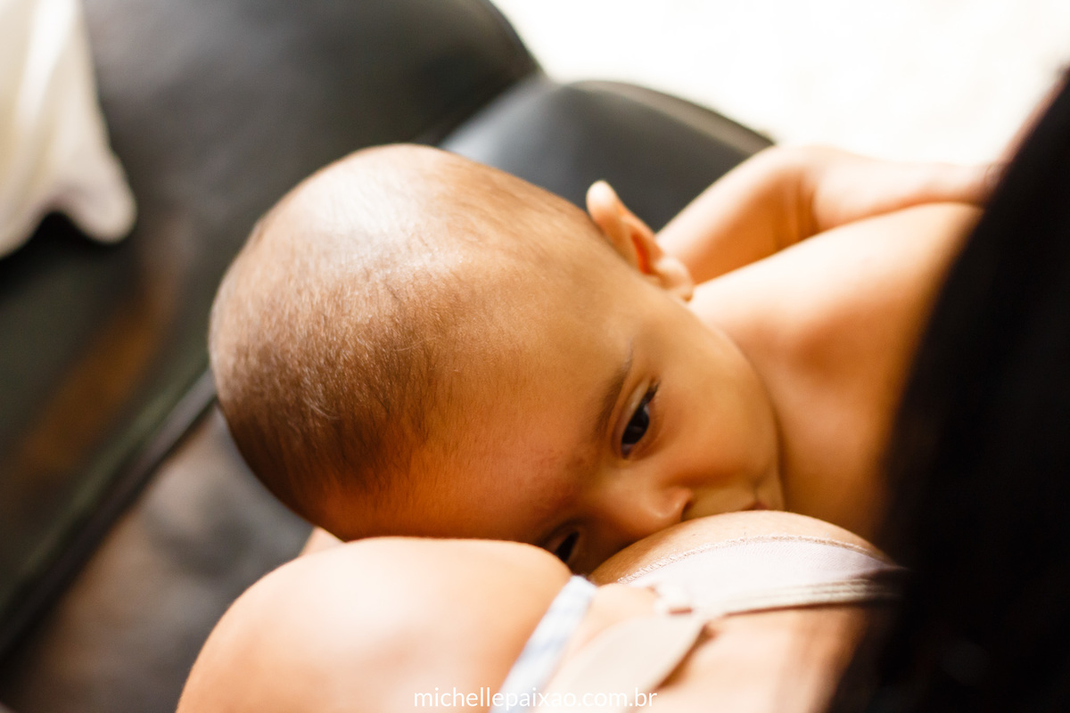 amamentação ensaio bebê em casa lifestyle rio de janeiro
