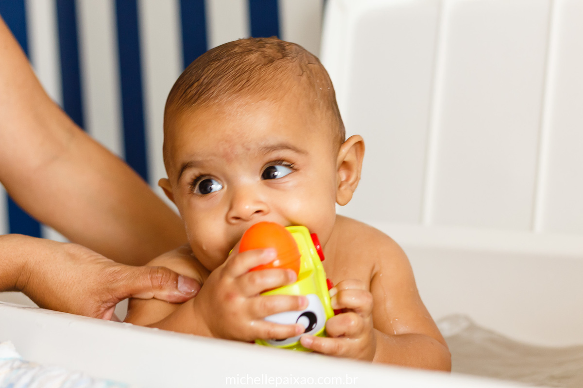 fotografia lifestyle bebê no banho banheira rio de janeiro