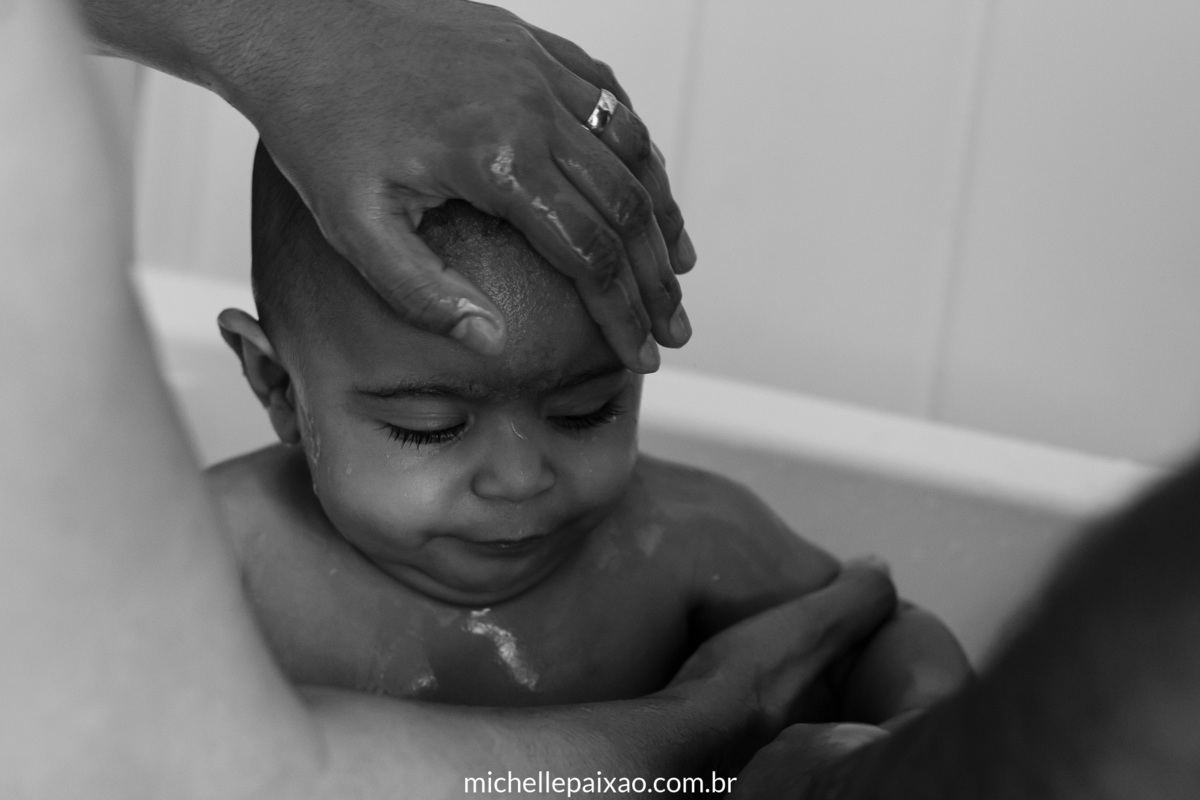 pais banho bebê banheira fotografia documental de família rj