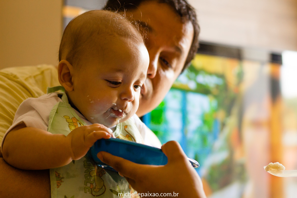 ensaio de bebê estlo lifestyle fases do bebê introdução alimentar  ensaio em casa rio de janeiro