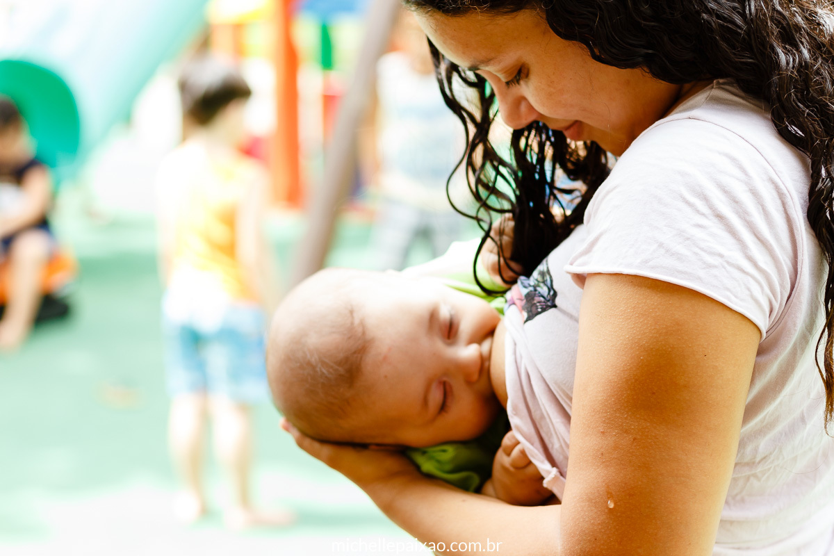 mãe amamentando bebê 6 meses amamentação foto de amamentação ensaio bebê lifestyle rj