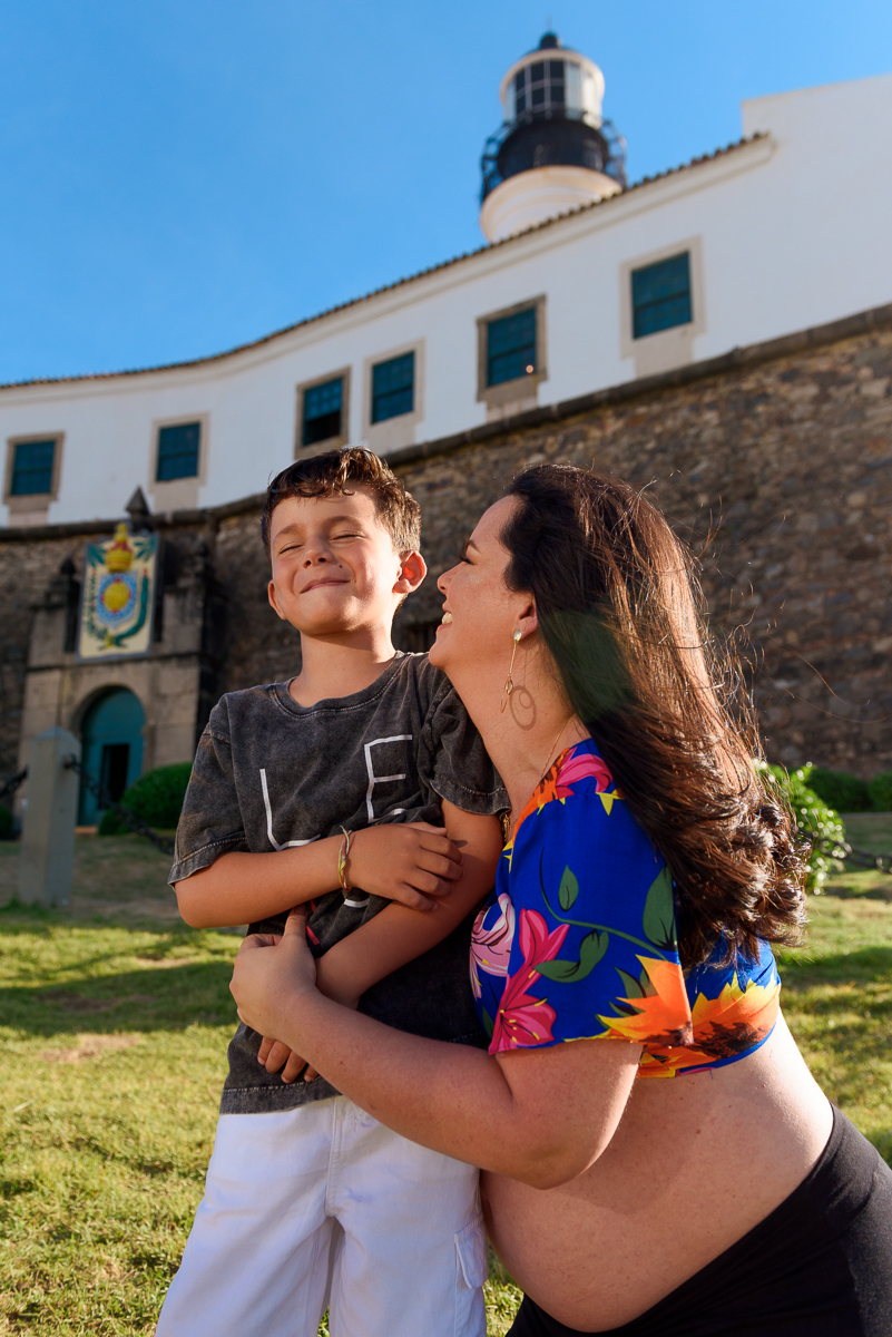Ensaio fotográfico gestante Farol da Barra e Igreja do Senhor do Bonfim,  de Jamile, Alex e Enzo, a espera de Mariah, em Salvador/BA, 
