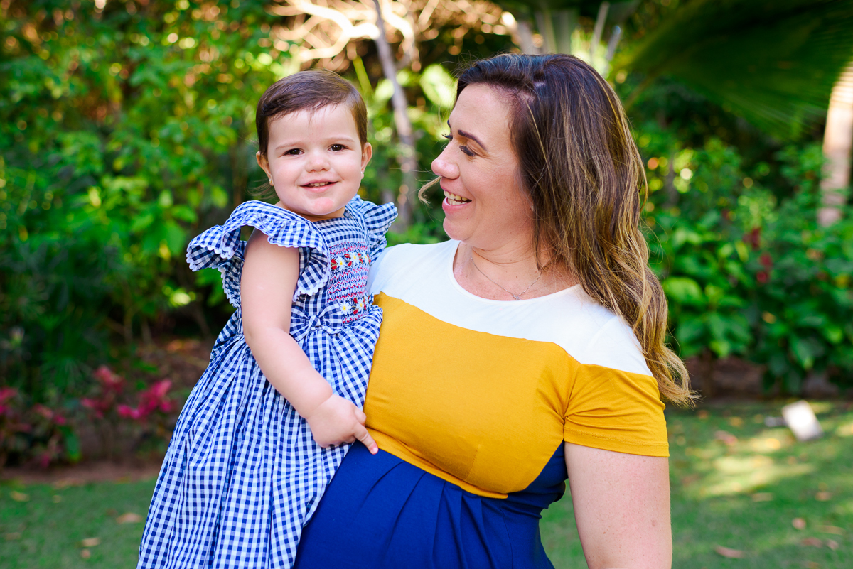 Ensaio fotográfico gestante de Melissa, Paulo e Elisa, a espera de Afranio, em Itacimirim/BA. 