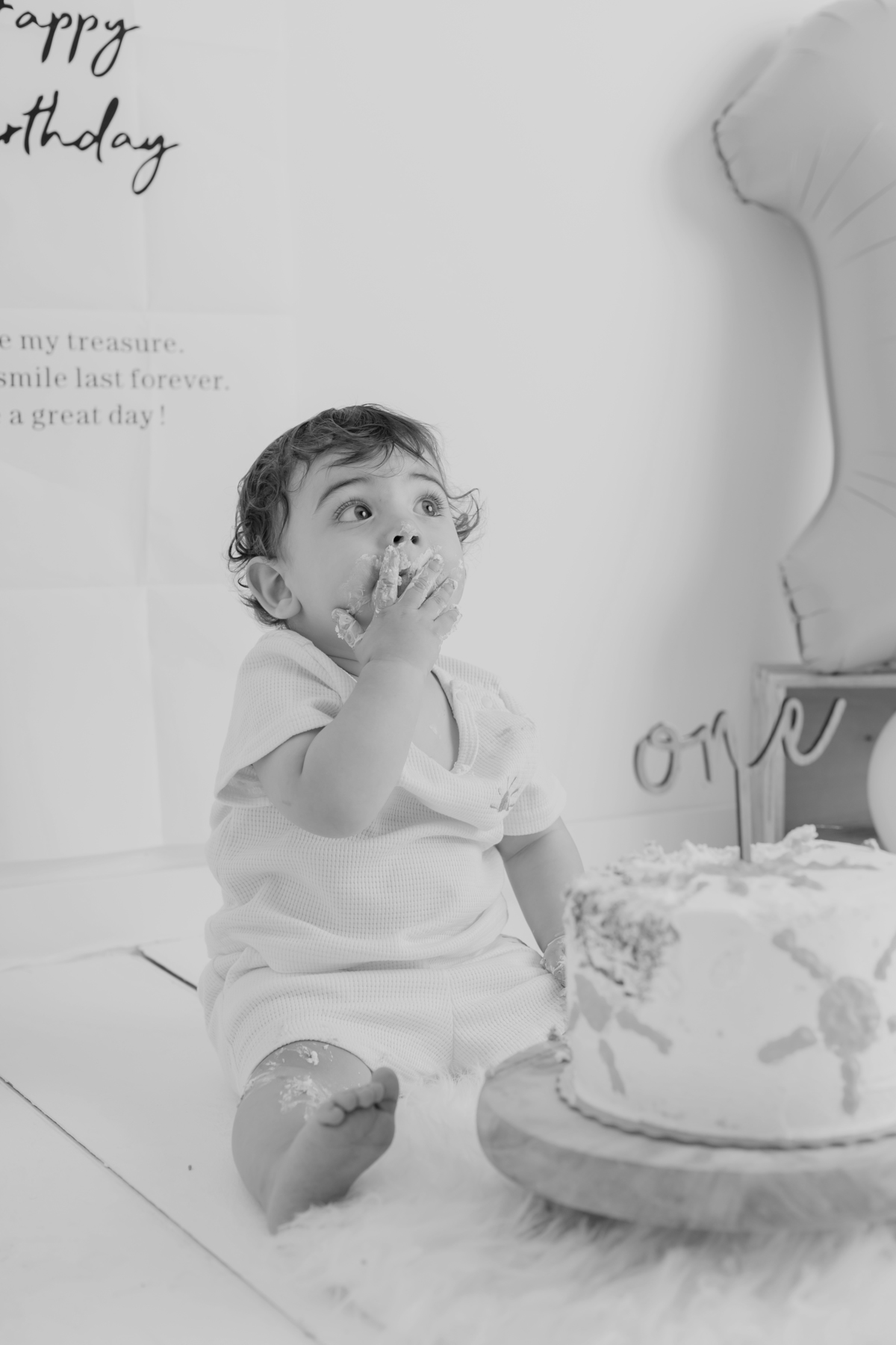 Sessão de smash the cake em estúdio