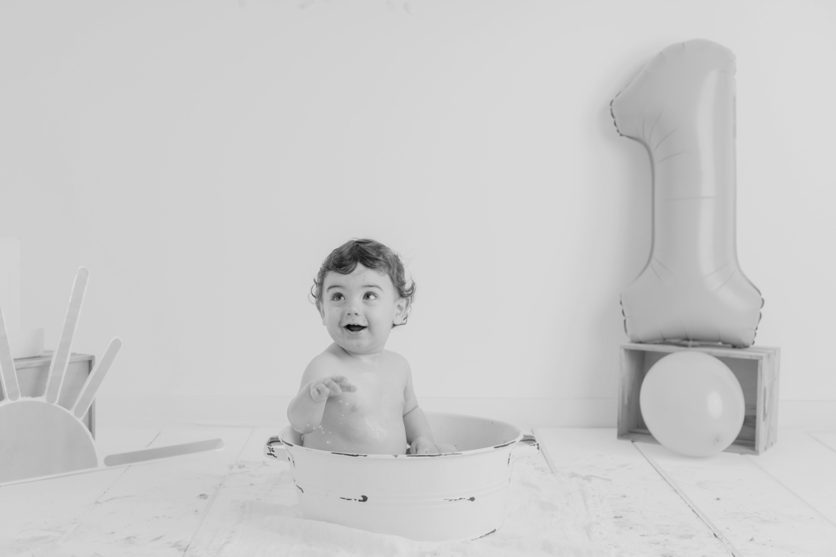 Sessão de smash the cake em estúdio