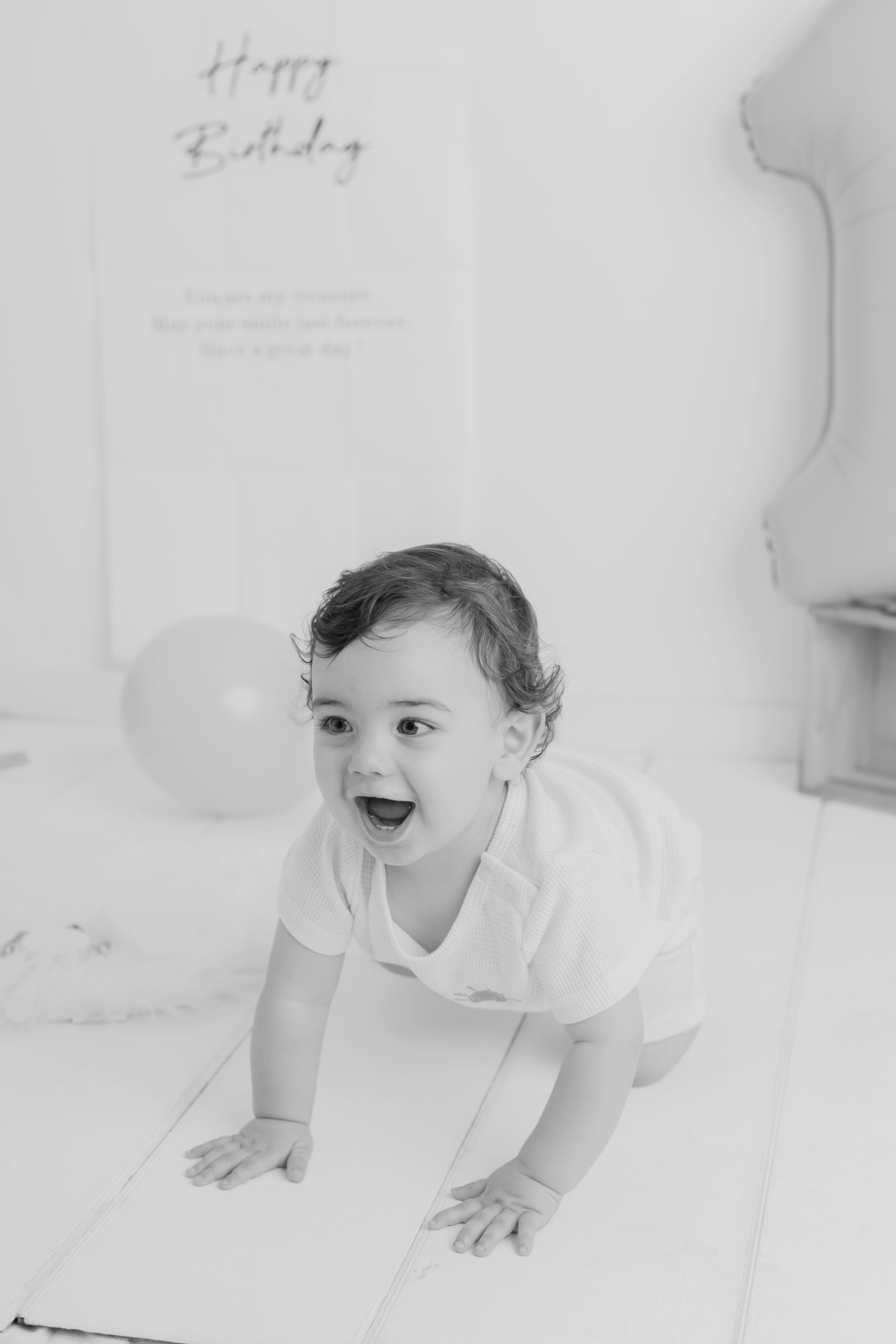 Sessão de smash the cake em estúdio