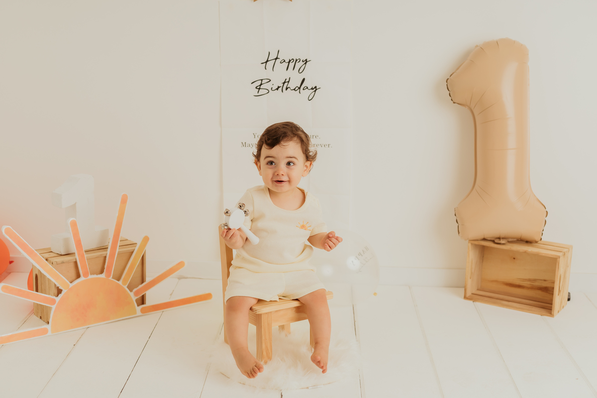 Sessão de smash the cake em estúdio