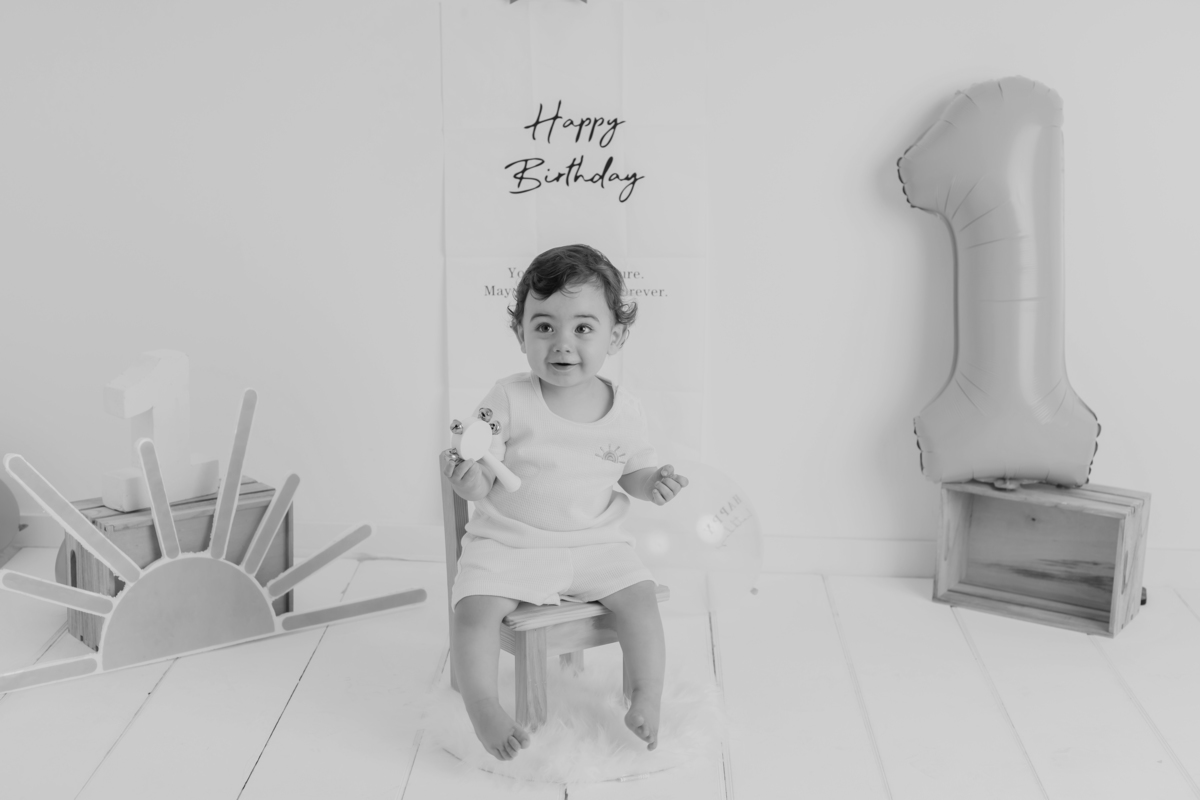 Sessão de smash the cake em estúdio