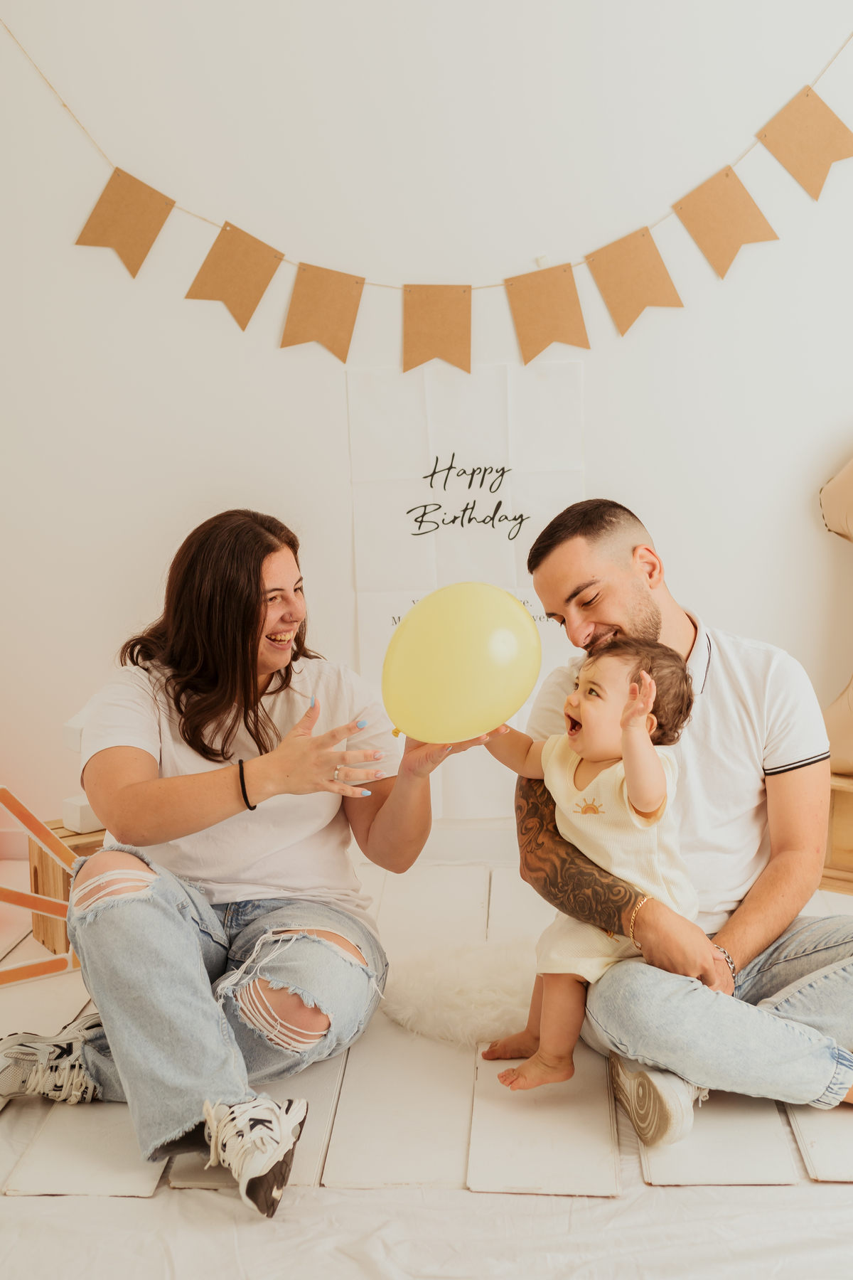 Sessão de smash the cake em estúdio